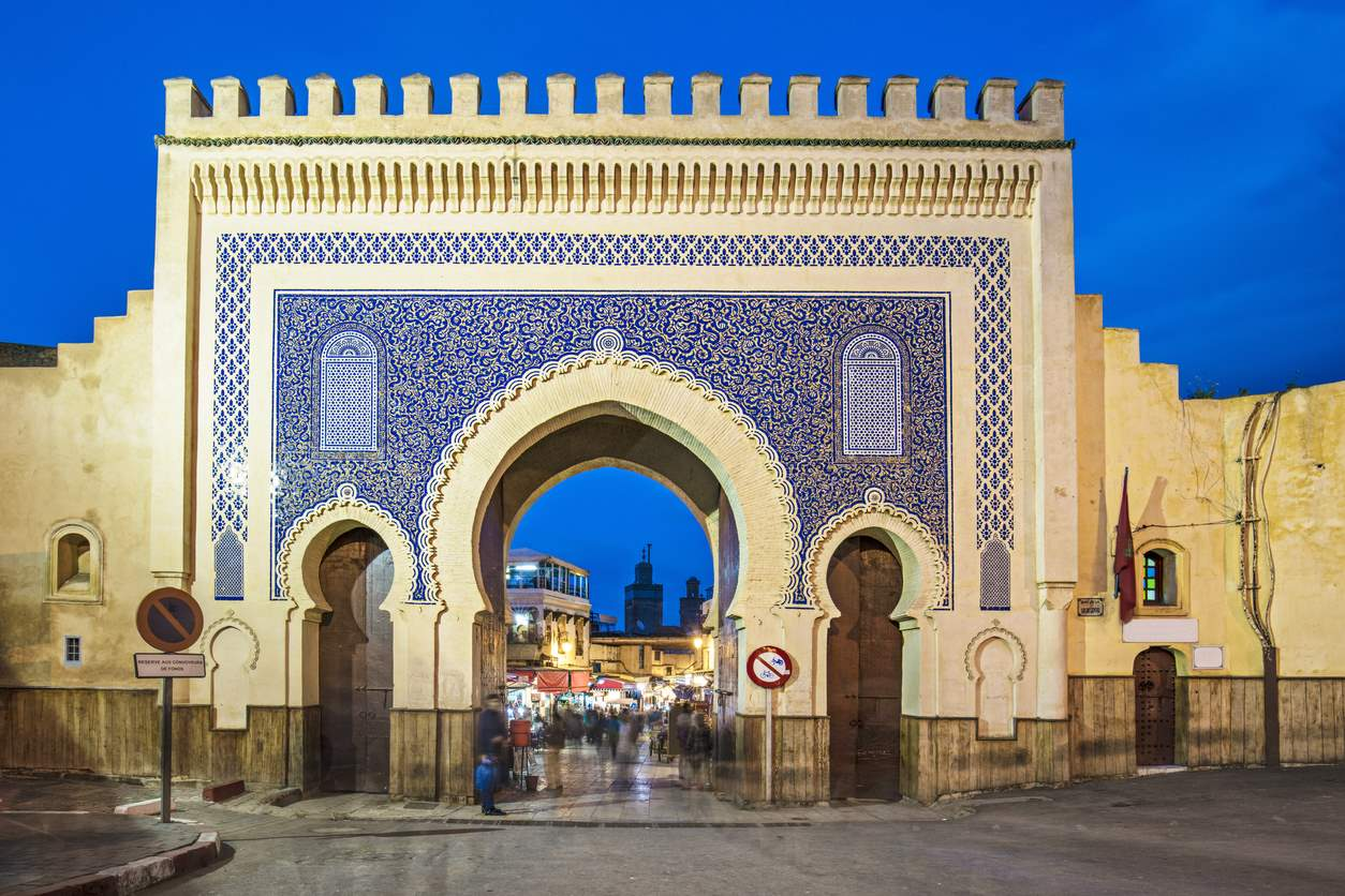 todos-los-caminos-llevan-a-la-puerta-azul_e67d686a_1254x836
